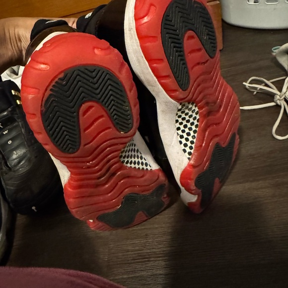 Jordan 11 - Picture 3 of 4